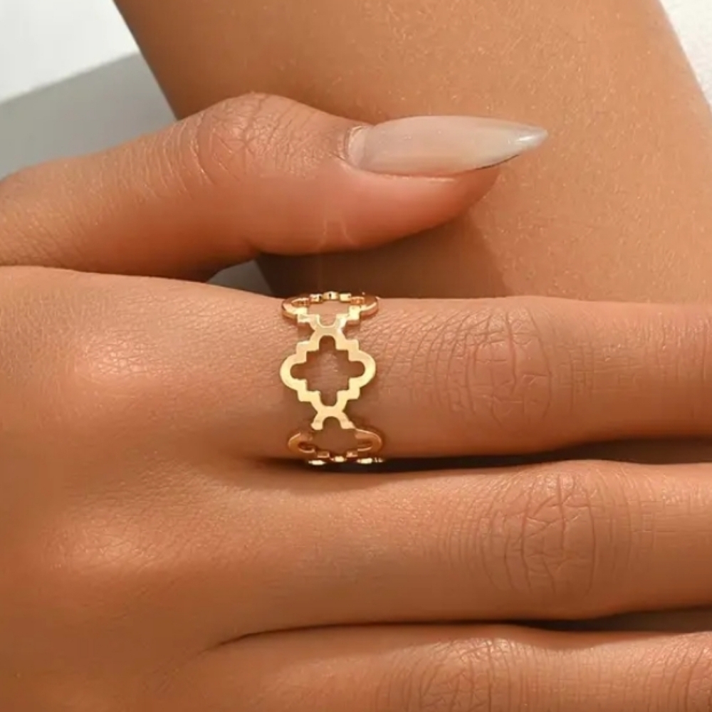 NEW! Elegant & Minimalist Gold Geometric Clover Design Ring
